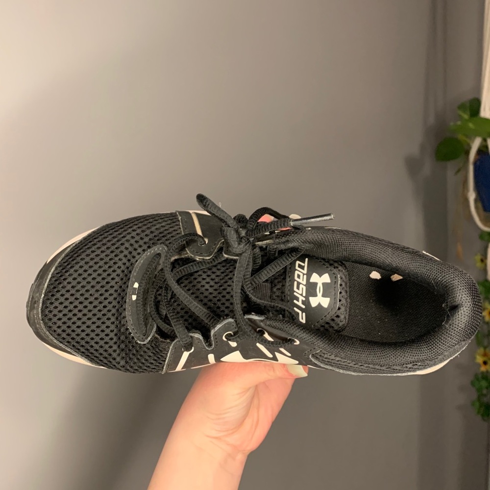 Under Armour tennis shoes